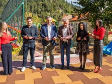 Откриха нова детска площадка в най-голямата детска градина в Рудозем