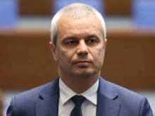 Костадинов за Йотова: Ако тя е от поколението на бащите и майките на прехода, аз съм от децата на прехода