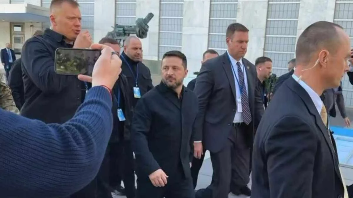 След въпрос от руски журналист: Зеленски заяви, че би отишъл в Москва "само с ракета"