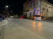 Двама 18-годишни блъснаха в Казанлък, единият е в болница