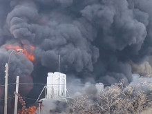 Първи кадри от огнената стихия в Бяла: Пожарът е с висока степен на опасност