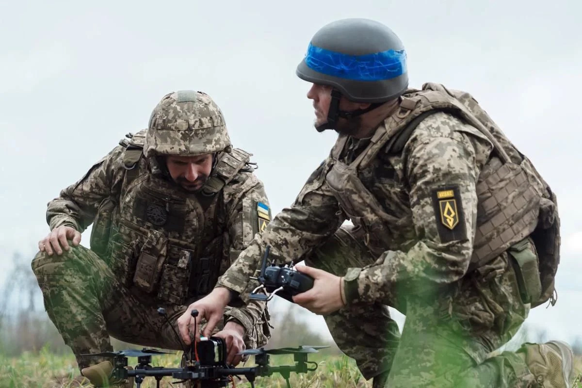 WSJ: Малка Украйна удържа огромна Русия защото воюва по съвсем различен начин