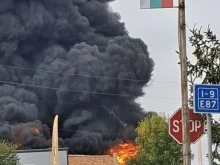 Потушиха големия пожар в склад в град Бяла