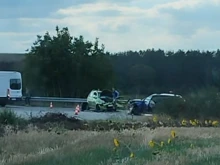 Двама пострадаха при челен сблъсък край Червена вода, движението е затруднено