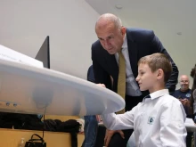 Радев похвали Стефан Янев и Николай Денков за идеята за новия STEM център