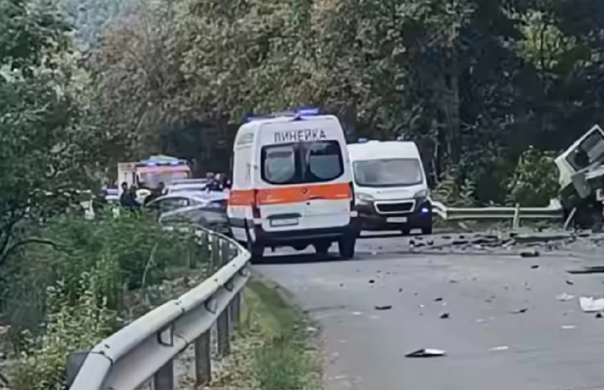 Тежка катастрофа с трима загинали на пътя Айтос - Дългопол