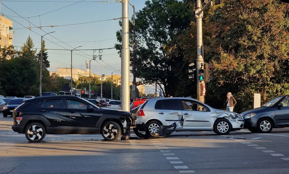 Катастрофа затрудни движението на бул. "Захари Стоянов" в София