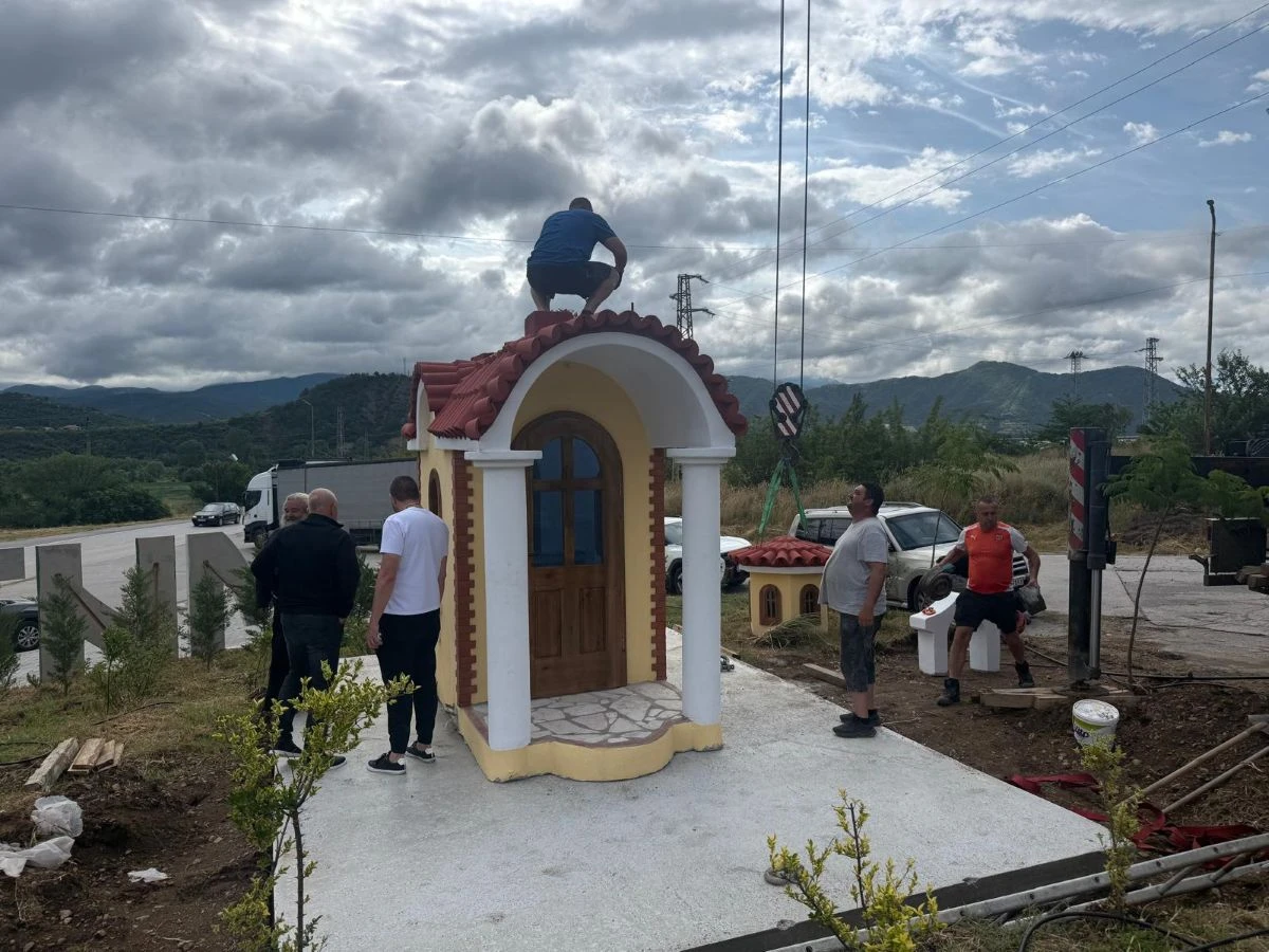 С литийно шествие в Симитли отбелязват храмовия празник на новия параклис "Покров Богородичен"