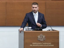 "Когато излезе на трибуната, винаги потичат реки от новини": Опозицията с нападки към Слави Василев 
