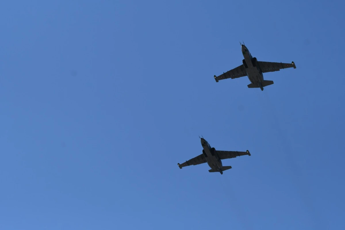 Су-25 прелетяха над Стара Загора, а военни показаха бойни умения и техника в парк "Артилерийски"
