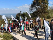 "Това не е реставрация, а изтърбушване": "Възраждане" протестира на Шипка