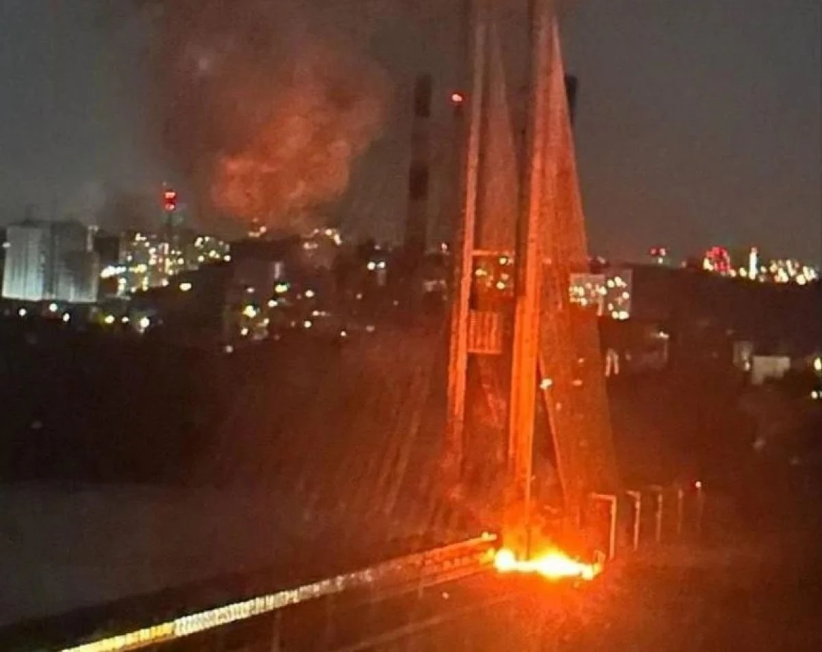 За трети път Русия атакува основен мост в Киев, повредена е опора и пътното платно