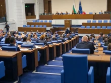 Изслушват Румен Радев и министри в парламента