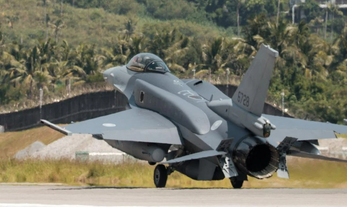 Тайван получи първите си два нови изтребителя F-16V от САЩ