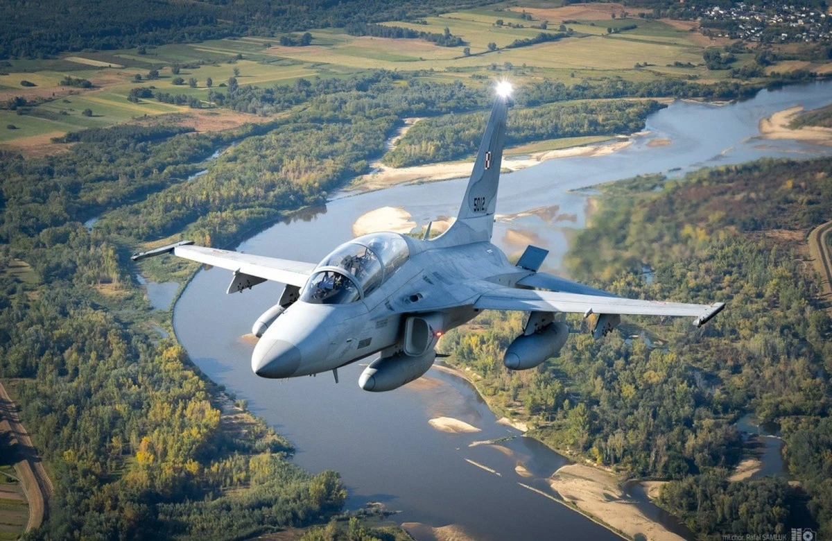 Полша изпрати новите си изтребители FA-50 на първо бойно дежурство