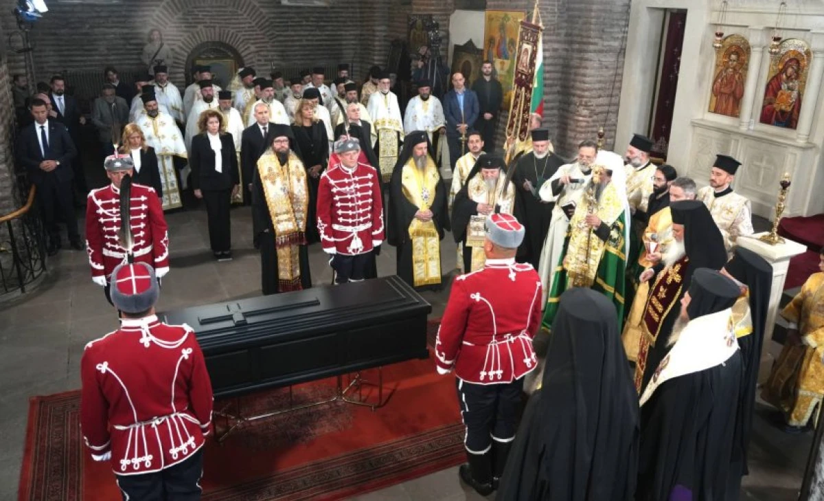 Положиха тленните останки на цар Самуил в "Света София"