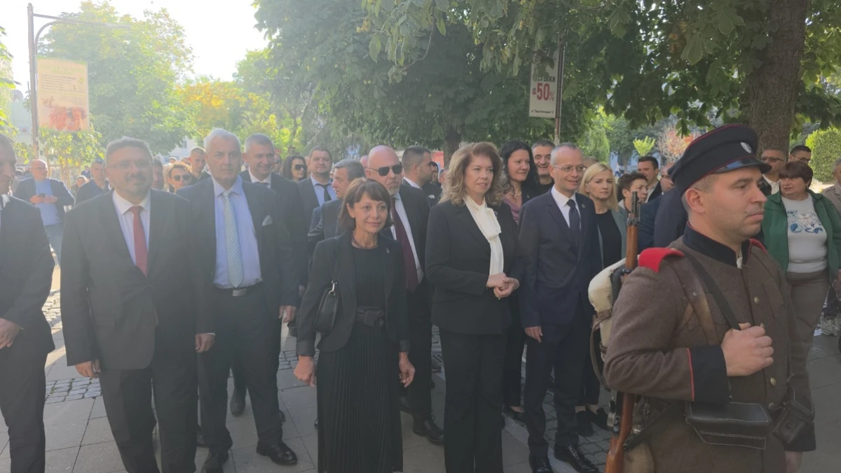 Кметът на Благоевград Методи Байкушев и президентът Илияна Йотова поведоха Шествие на паметта