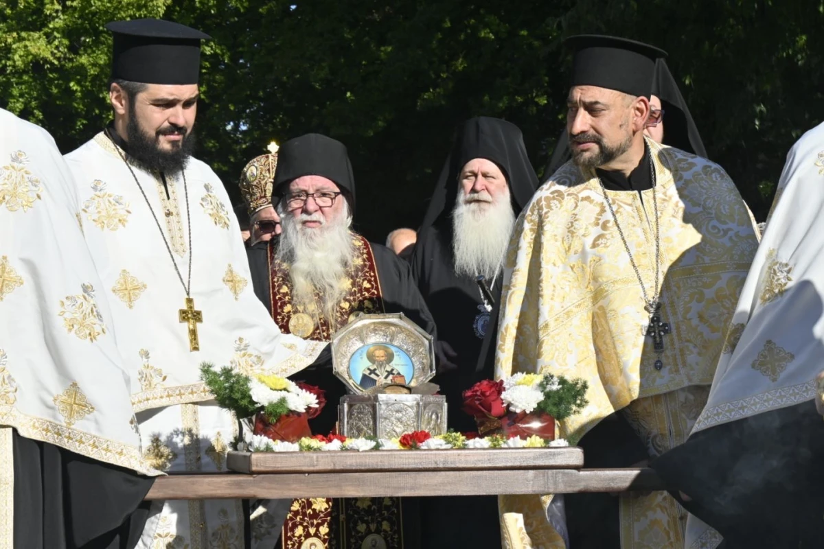 Шест юбилея и една велика светиня: Стара Загора посрещна честната глава на Св. Климент Охридски