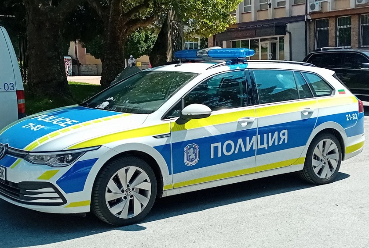 Полицията спря 17-годишен без книжка с чужди регистрационни табели