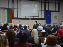 Здравка Чимева и доц. д-р Димитър Христов бяха удостоени със званието "Почетен гражданин на Благоевград", изявени ученици получиха стипендията "5 октомври" на Тържествена сесия в Благоевград