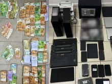 Двама гръцки военни въртели крипто пирамида за 8 милиона долара