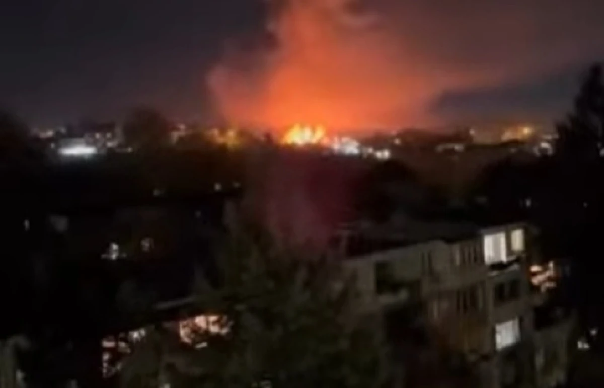 Голям пожар във "Факултета" остави част от "Красна поляна" без ток