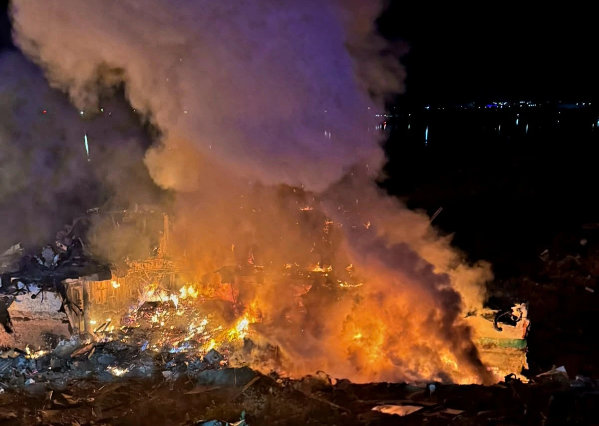 Пожар на кораб край Гюргево: Огнеборци предотвратиха опасна експлозия