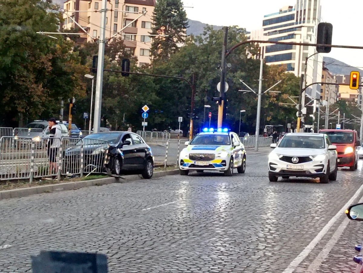 Тежък трафик в София: Катастрофи блокираха движението по два пътни участъка