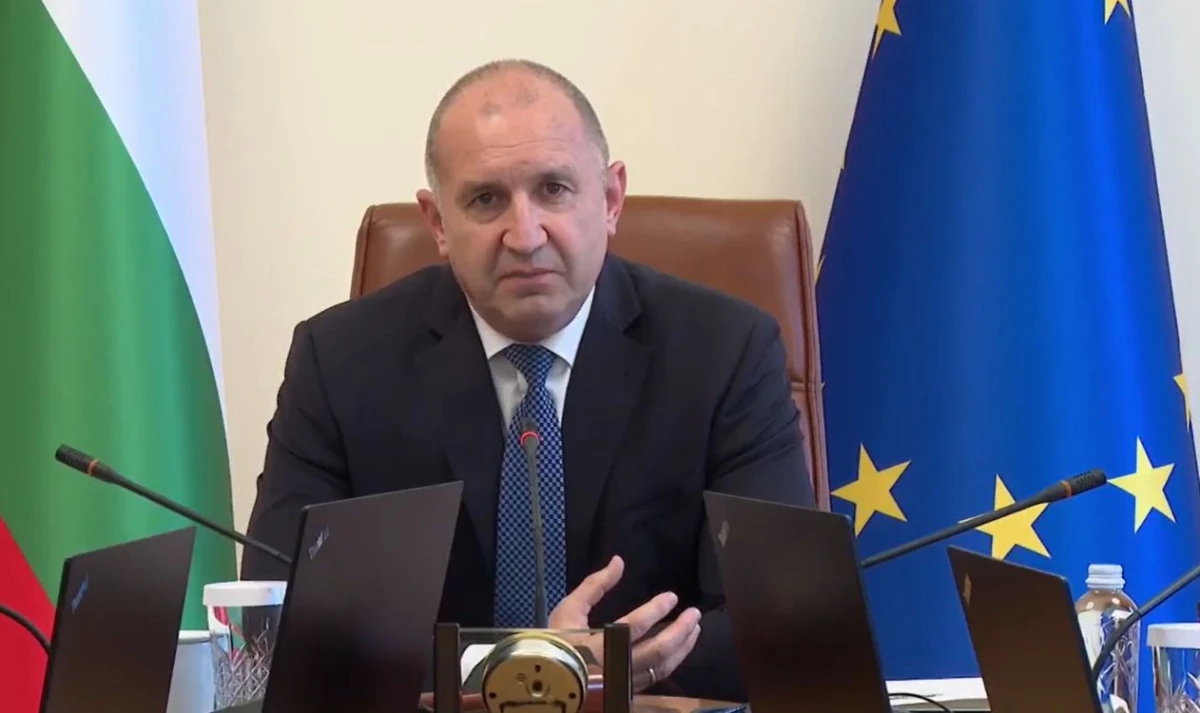Румен Радев: В Бюджет 2027 залагаме увеличение на заплатите на младите лекари