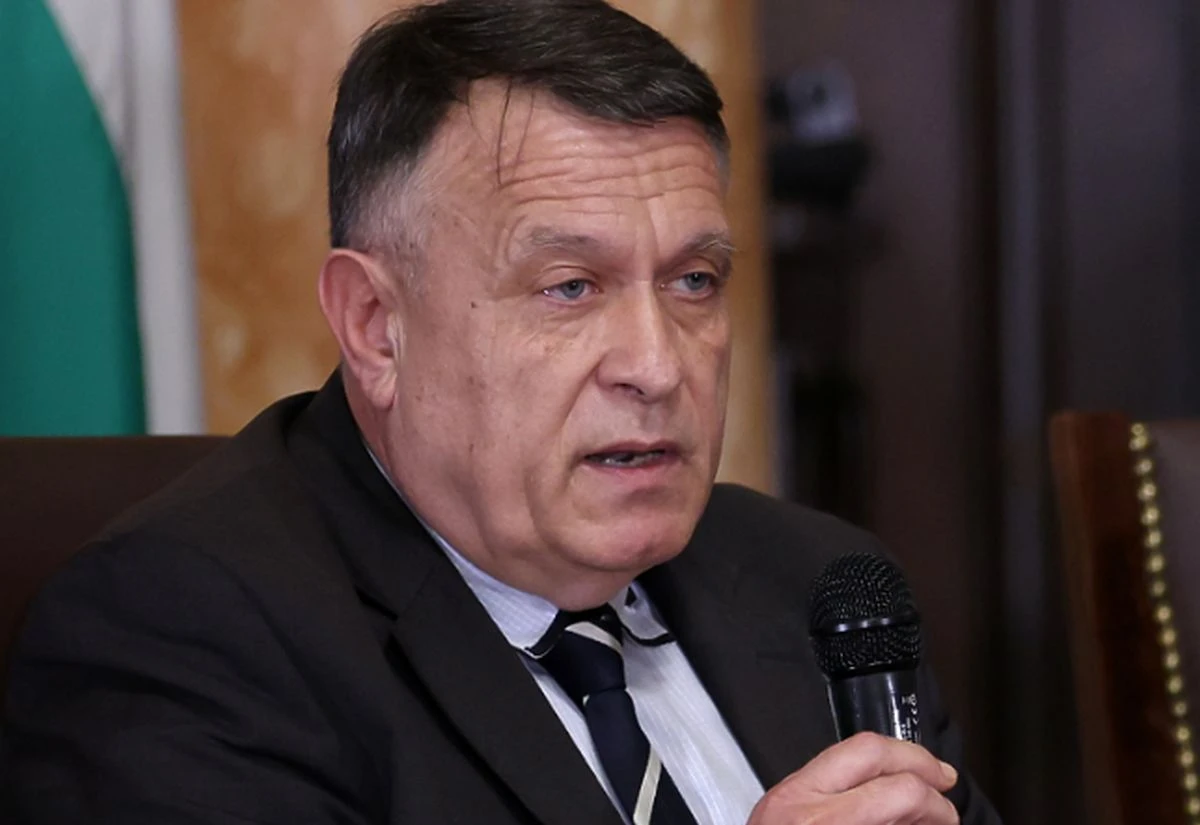 Министър Вълчев обясни за новите учебни програми