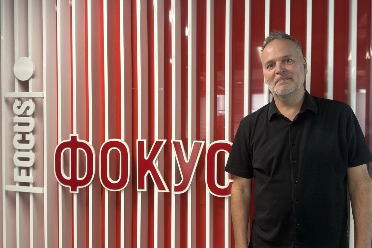 От канадските канайени до българските носии: Един писател търси общото в традициите