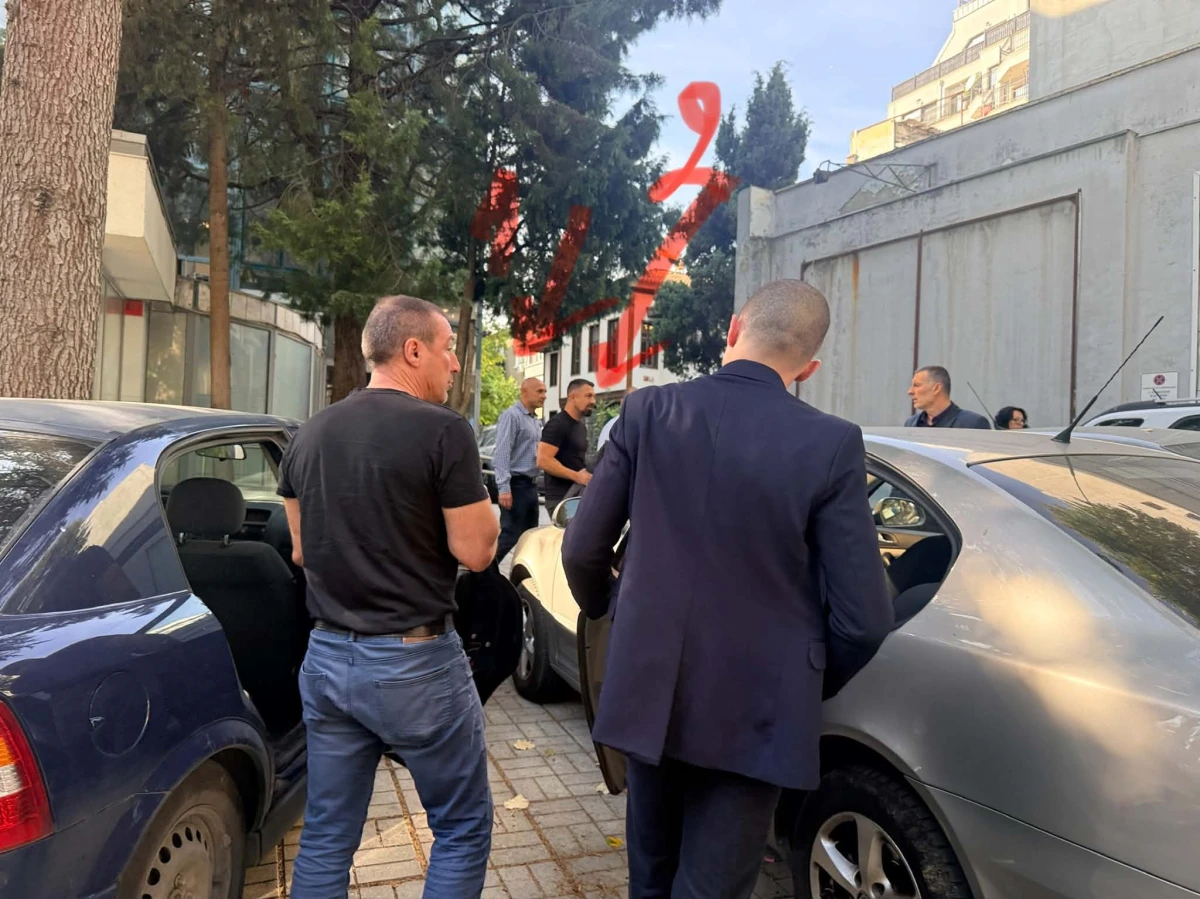Акция във Варна: Полиция изведе шефа на общинското предприятие "Паркинги и синя зона"