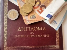Какви доходи носи една диплома за висше образование? Вижте колко печелят младите висшисти у нас