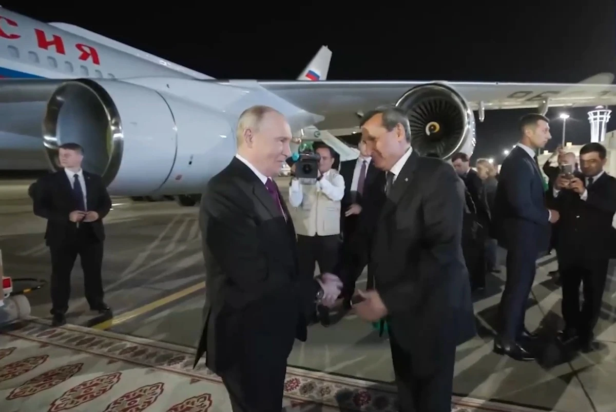 Путин пристигна в Туркменистан за срещата на върха на ОНД