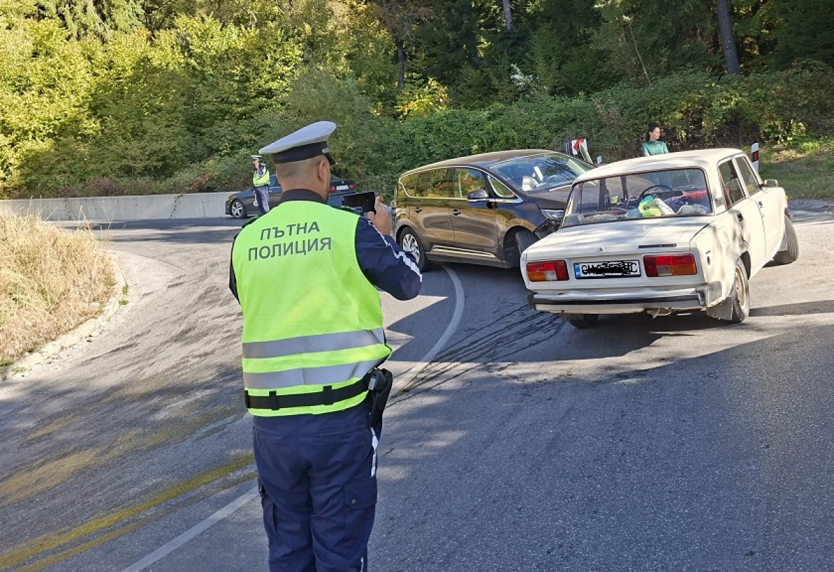 Възстановено е движението по пътя Смолян – Стойките, в района на катастрофата