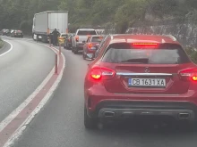 Петима души са пострадали при катастрофа в Кресненското дефиле, движението е спряно