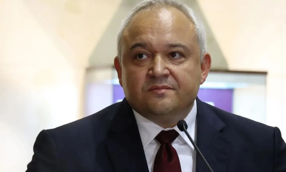 Демерджиев: Има връзка между бомбените заплахи и полетите на Пеевски Пеевски