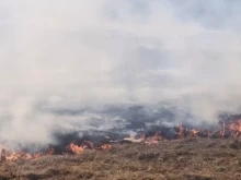 Невнимателно боравене с огън предизвика десетки пожари в Русе и региона, вдигнаха и дрон при гасенето