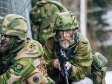 Китайски превозни средства, наети за учения от норвежката армия, записали маневрите и кодове за достъп