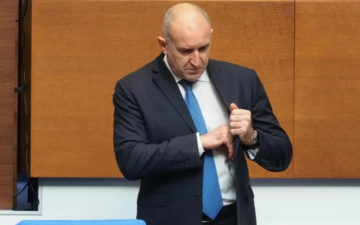 Радев: Още един кораб потъна след удар от дрон, спасен е 1 човек