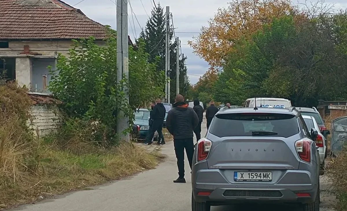 Брутално убийство в Димитровград: Задържана е съпругата и 14-годишно момче