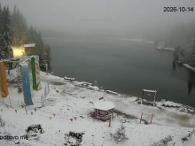 Пампорово осъмна със сняг