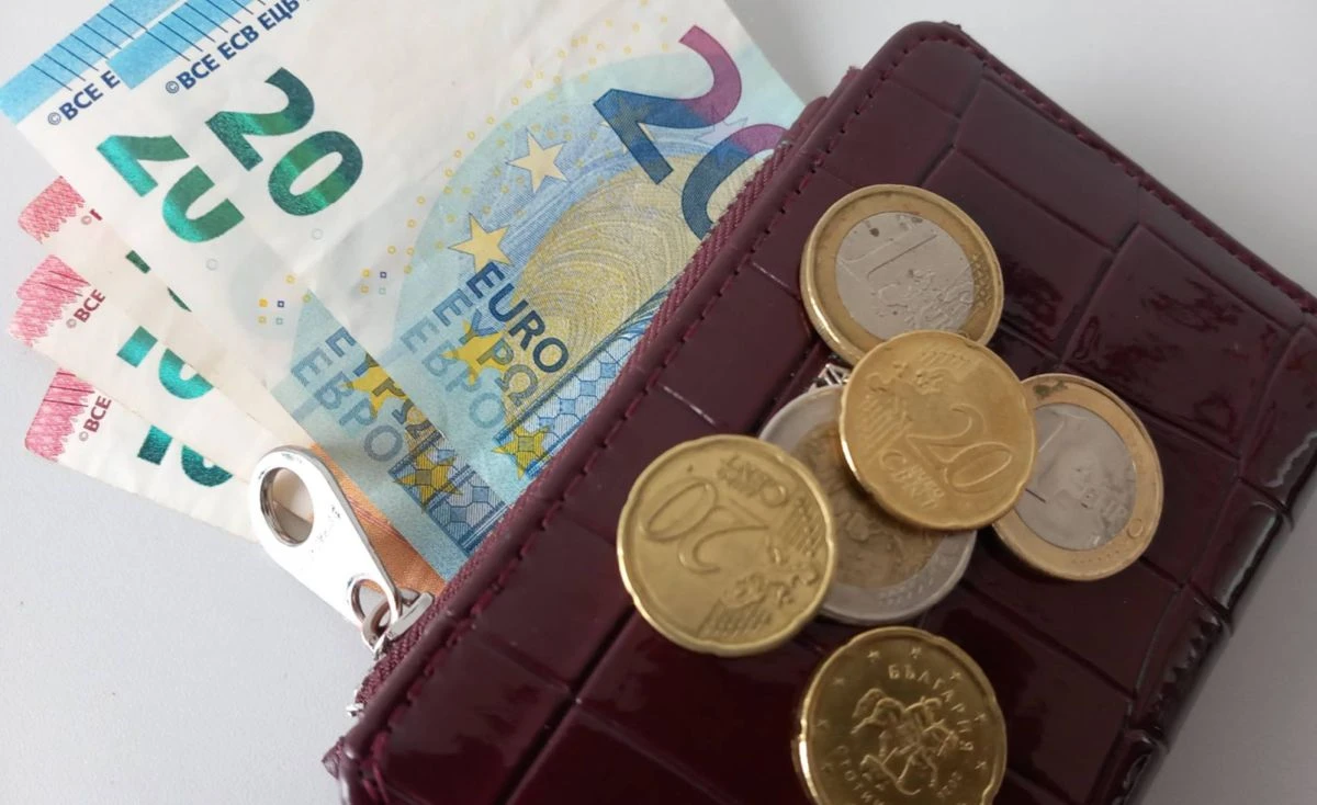 Статистиката отчете годишна инфлация от 5,7% и дефлация за септември от -0,2%