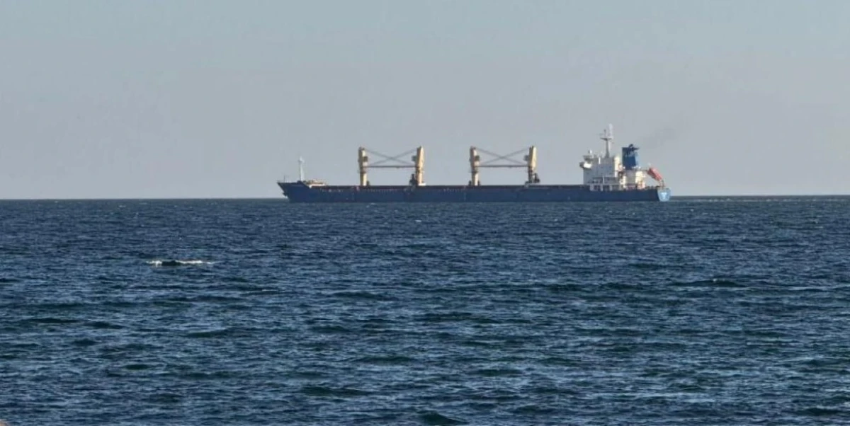 Прекратиха издирването на моряци от поразения в Черно море кораб HS Dignity