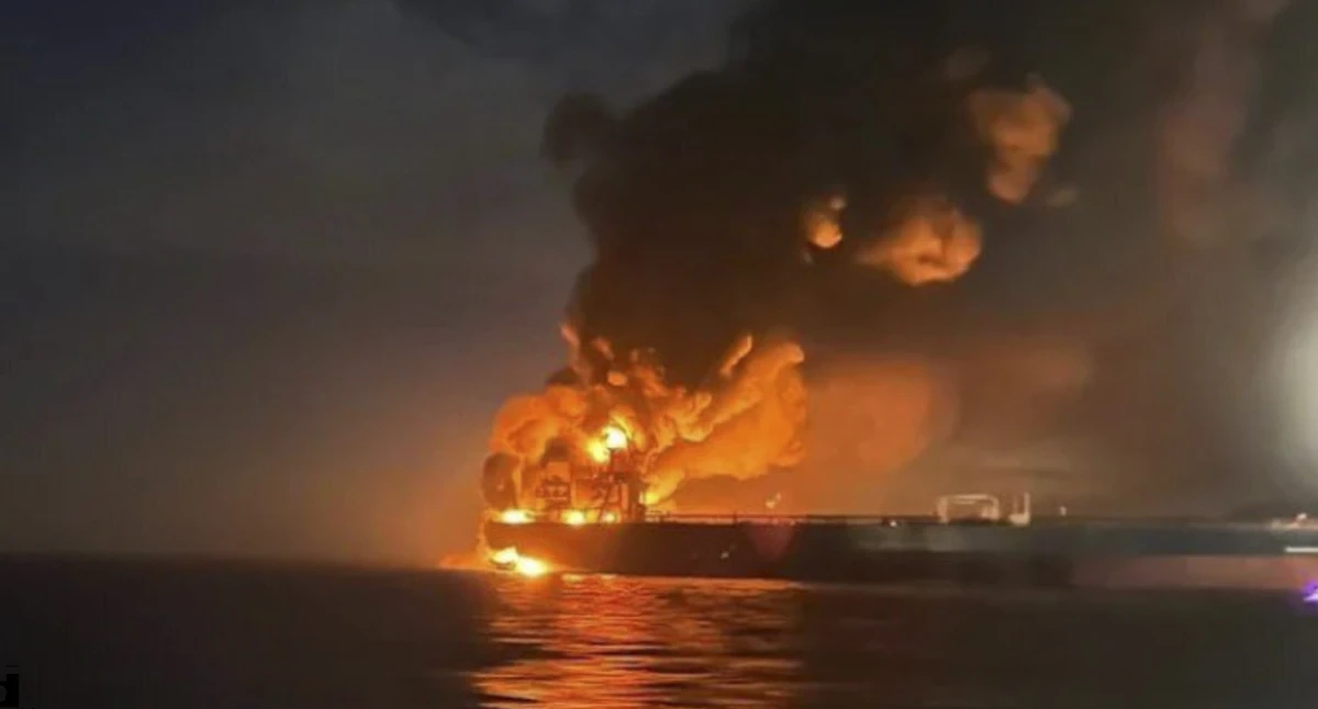 Тревога в Черно море: Още един кораб гори край румънския град Сулина