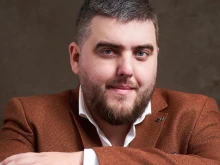 Любослав Костов: Живеем в безкрайно пренаписване на "Приказка за стълбата"
