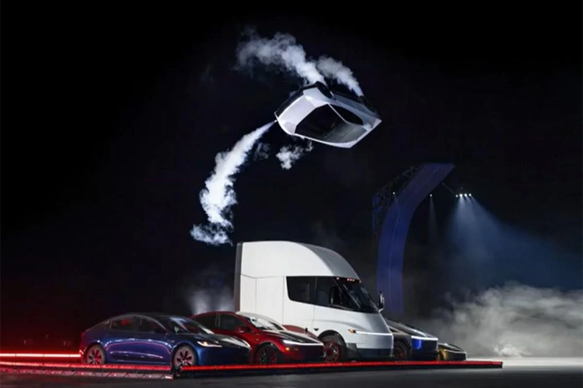Илон Мъск показа летяща кола на Tesla с впечатляваща демонстрация