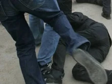 Младежи пребиха ученик до безсъзнание пред гимназия в Търговище