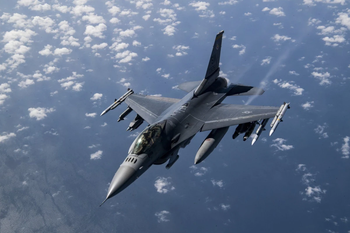 Барт де Вевер: Белгия изпраща 10 изтребителя F-16 на Украйна до края на годината