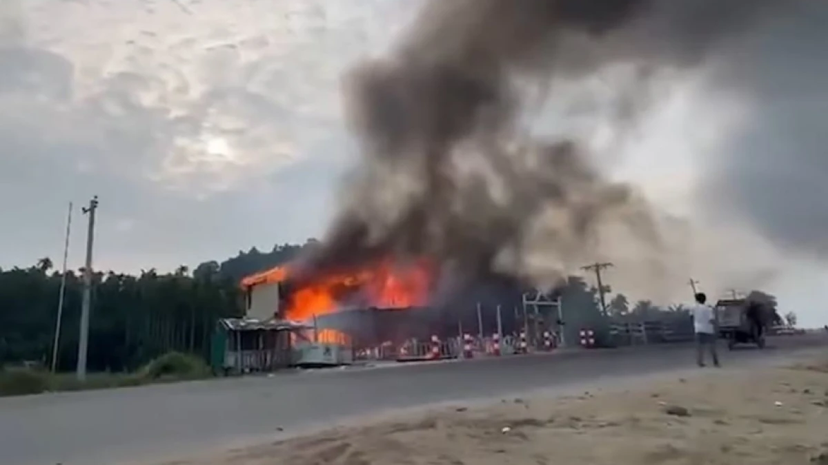 10 души загинаха при пожар в курорт в Бангладеш